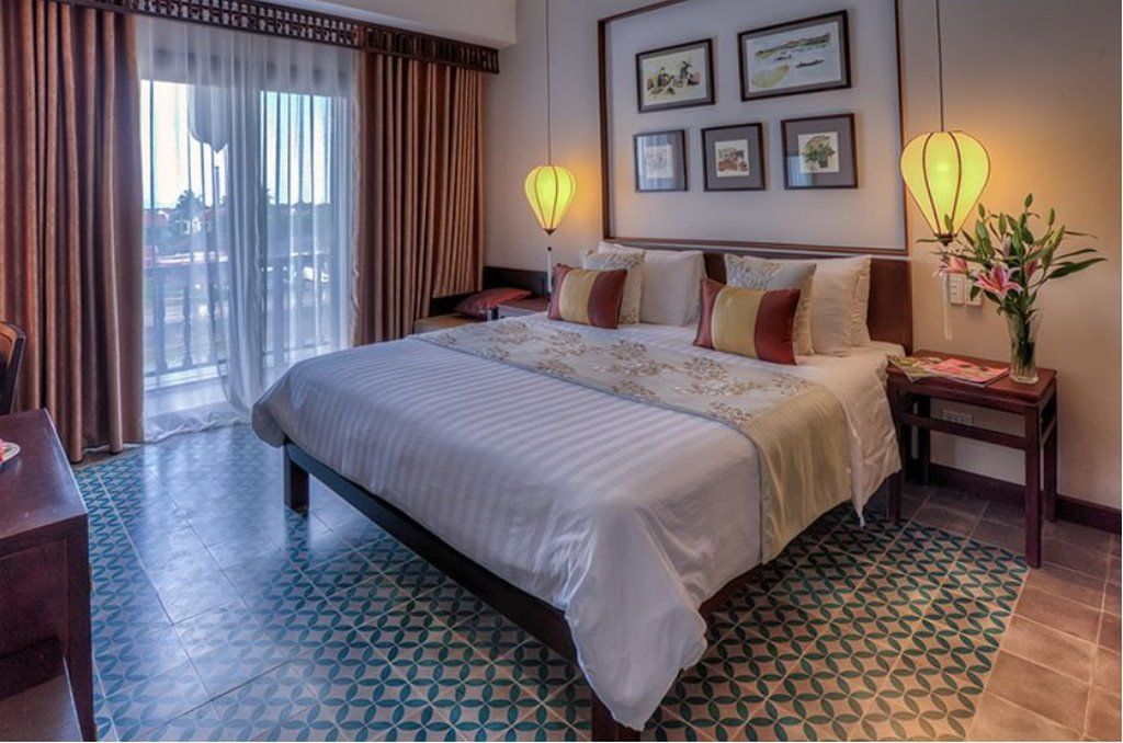 Little . A Boutique & 4*
