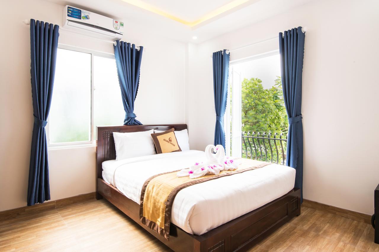 Silver Moon Hotel 3*