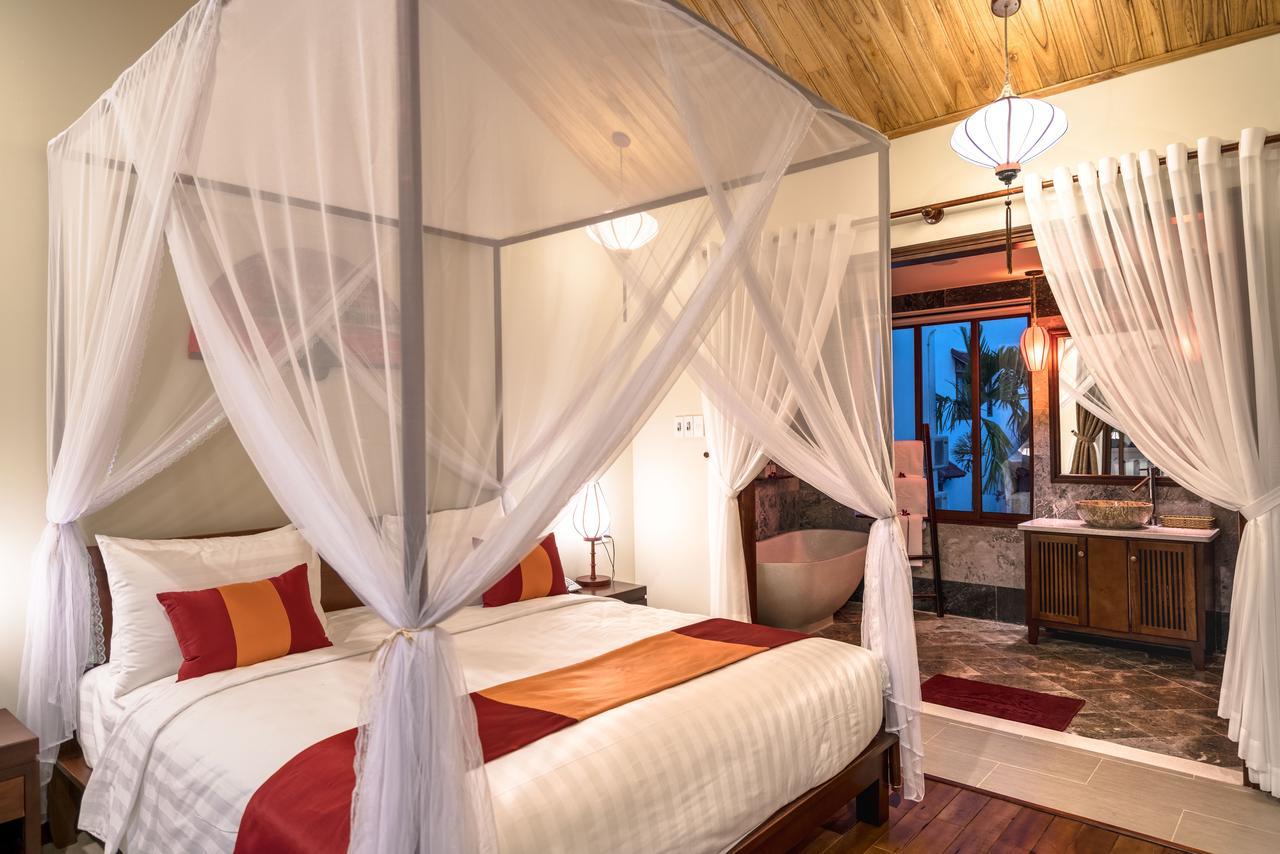 Village Hotel 4*