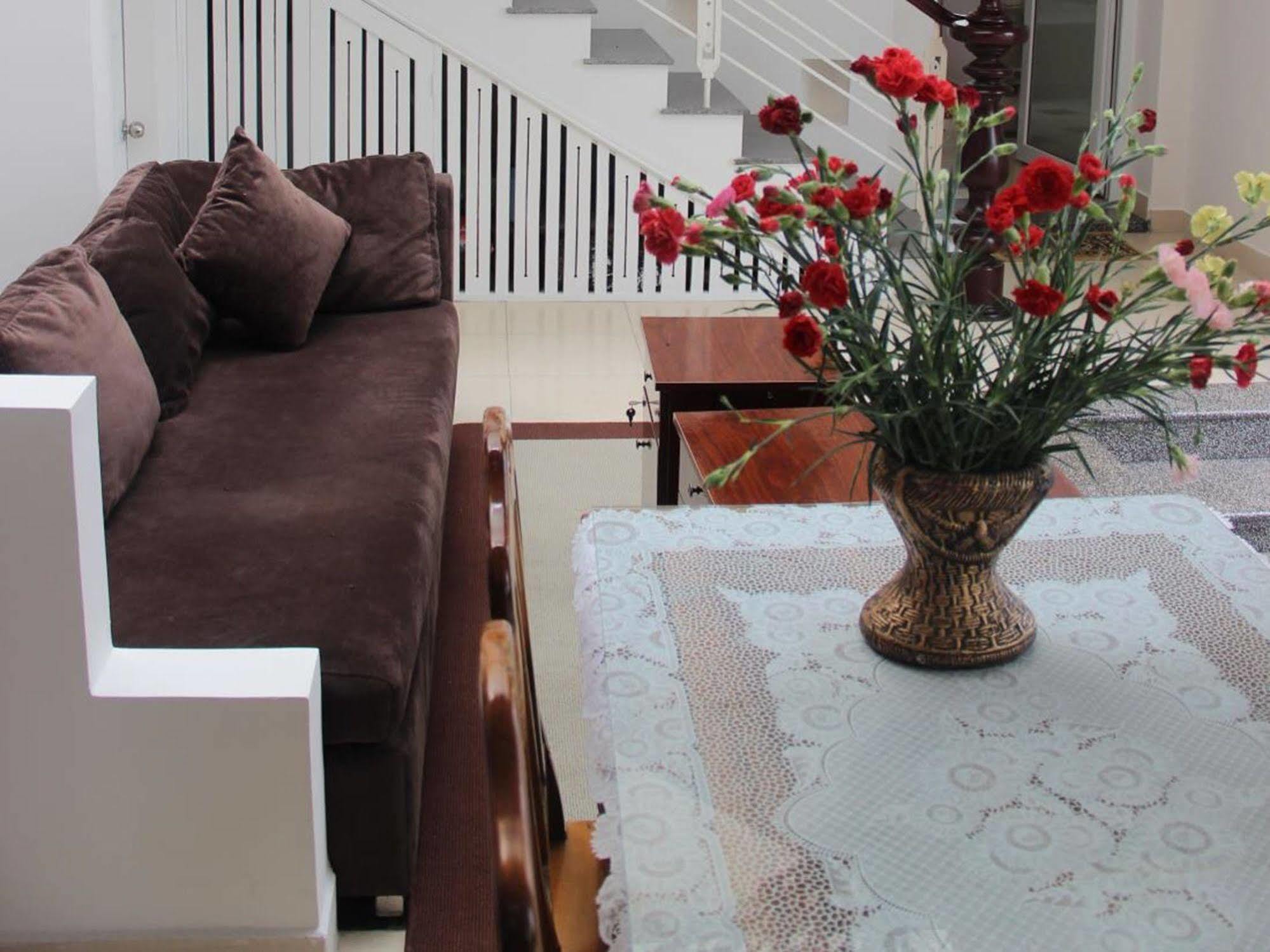 Homestay Little House *