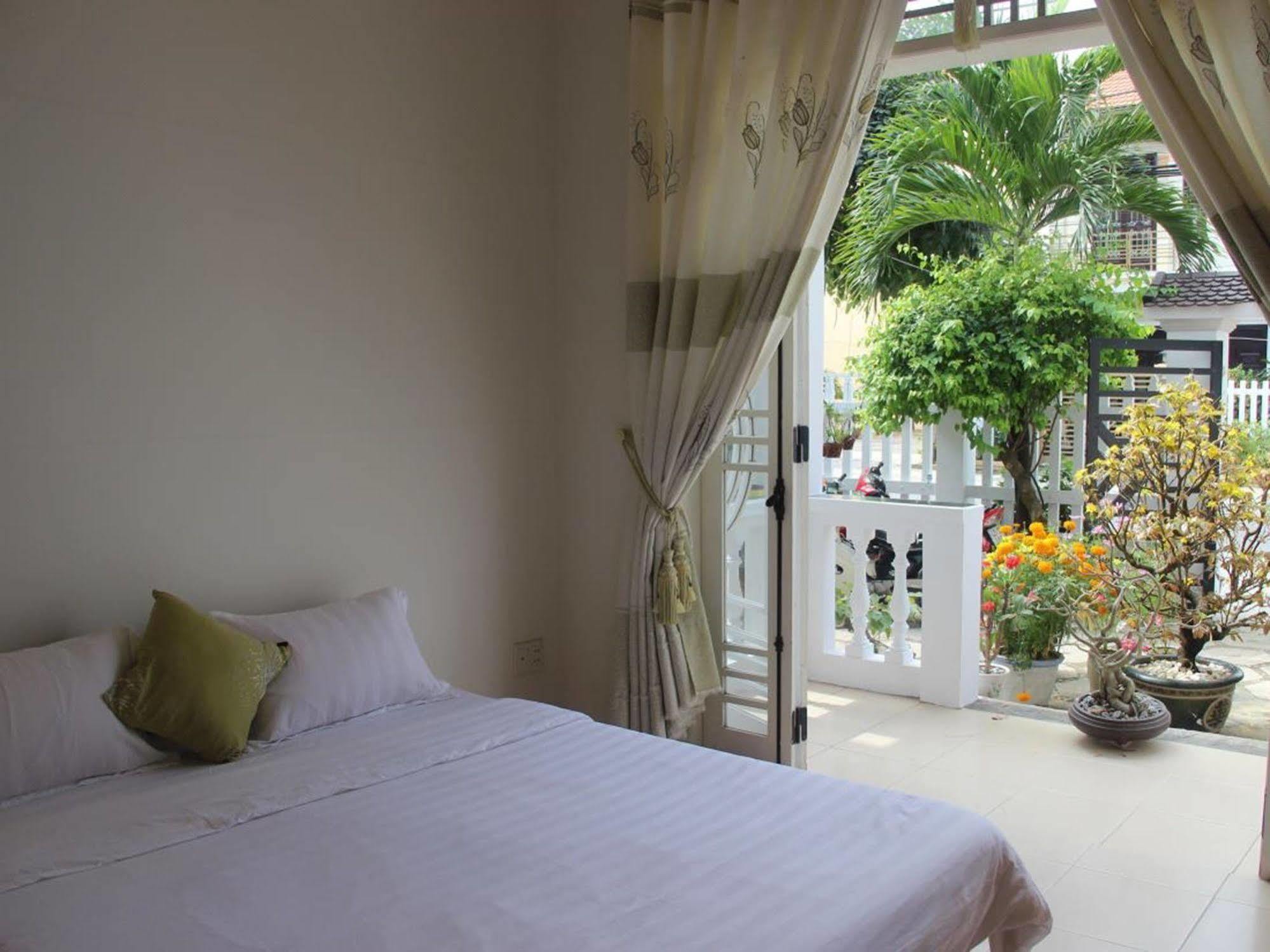 Little House Homestay *