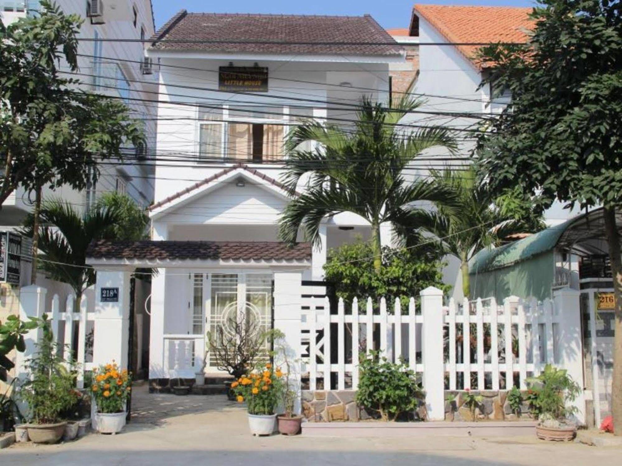 Homestay Little House *