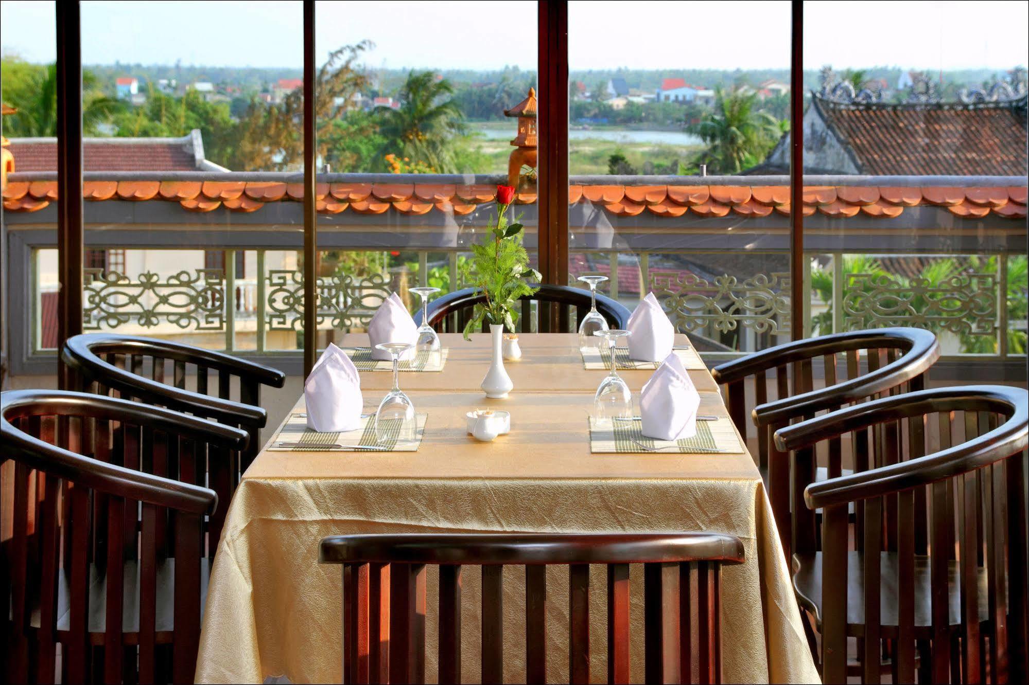 Lantern Hotel 3*