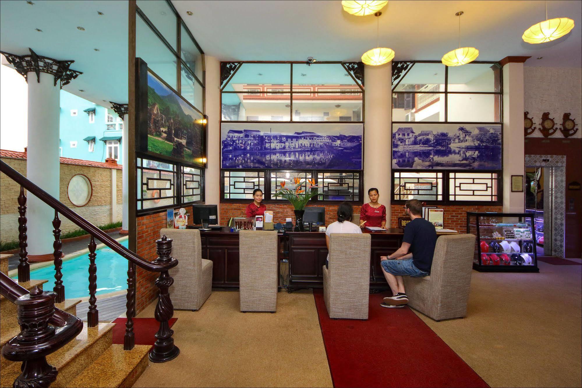 Lantern Hotel 3*