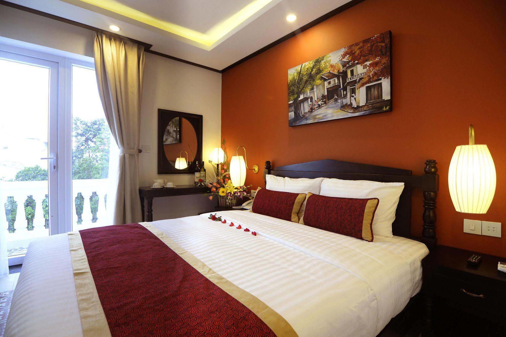 Golden Bell Backpacker Hotel&pool Bar
