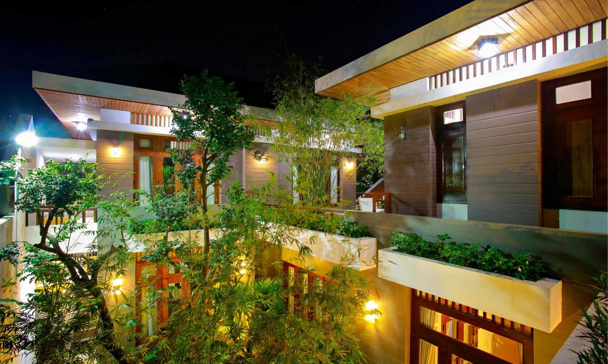 Hotel Hanging Garden
