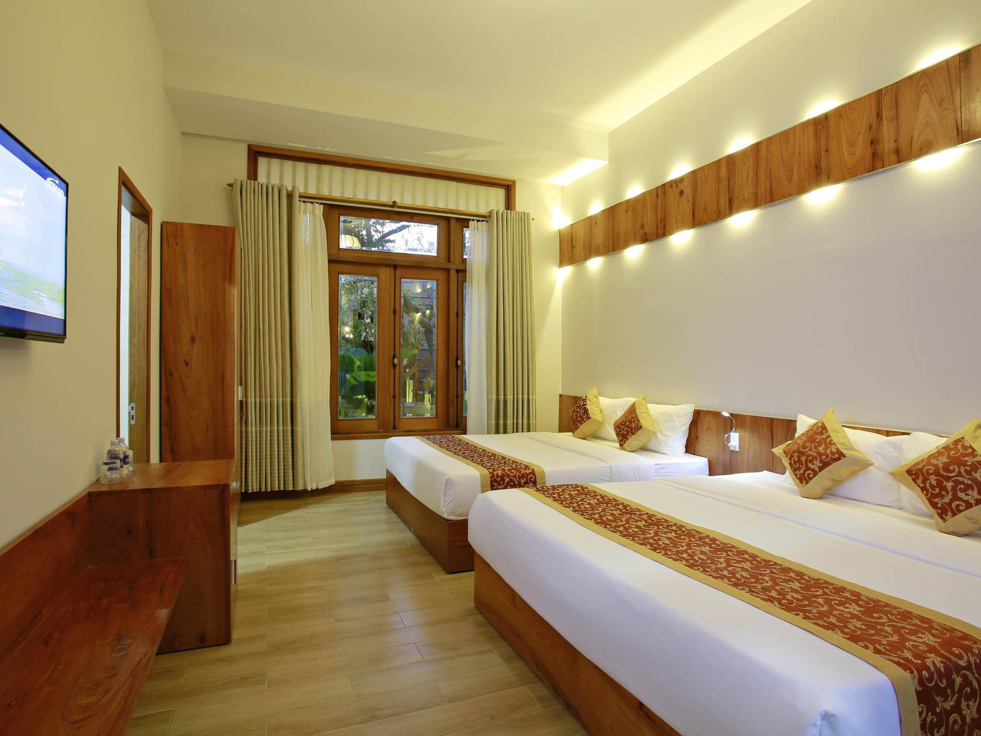 Hanging Garden Hotel 2*