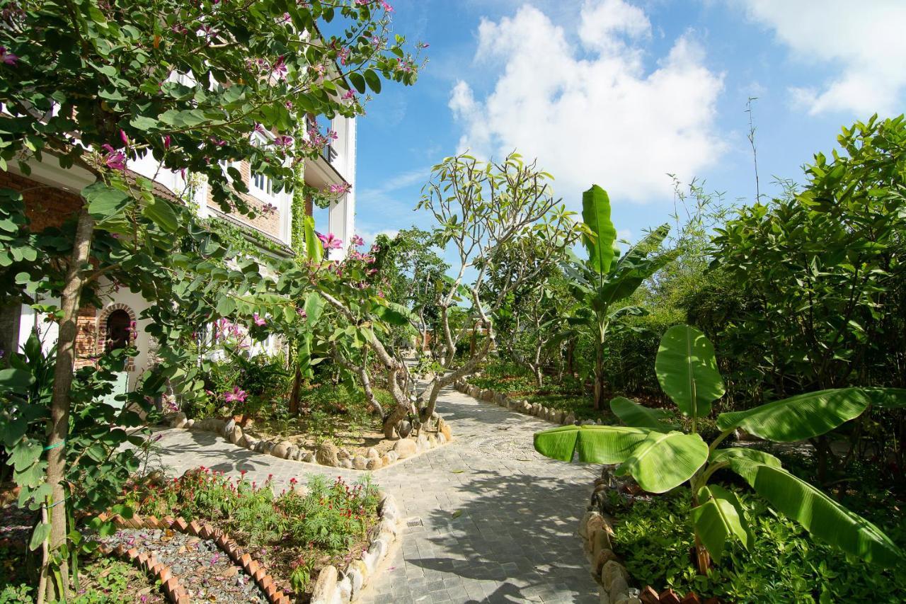 Blooms Boutique Village