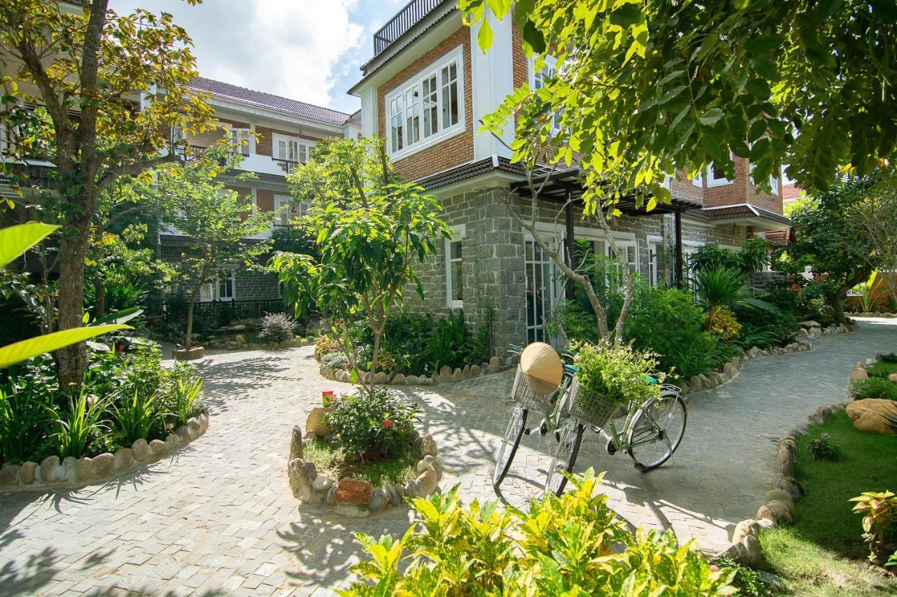 Blooms Boutique Village Resort