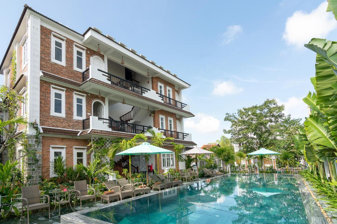 Blooms Boutique Village Resort