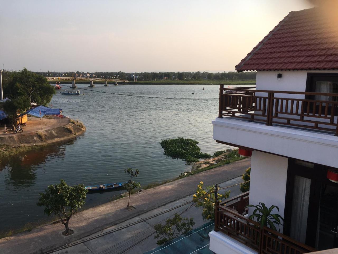 Threeway Riverside Hotel 3*