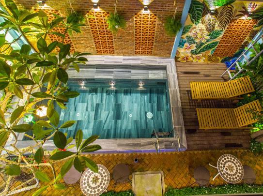 Peach House 3*