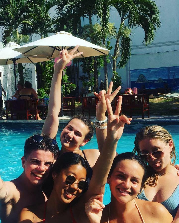 Hotel Kiki Hostel & Pool Club