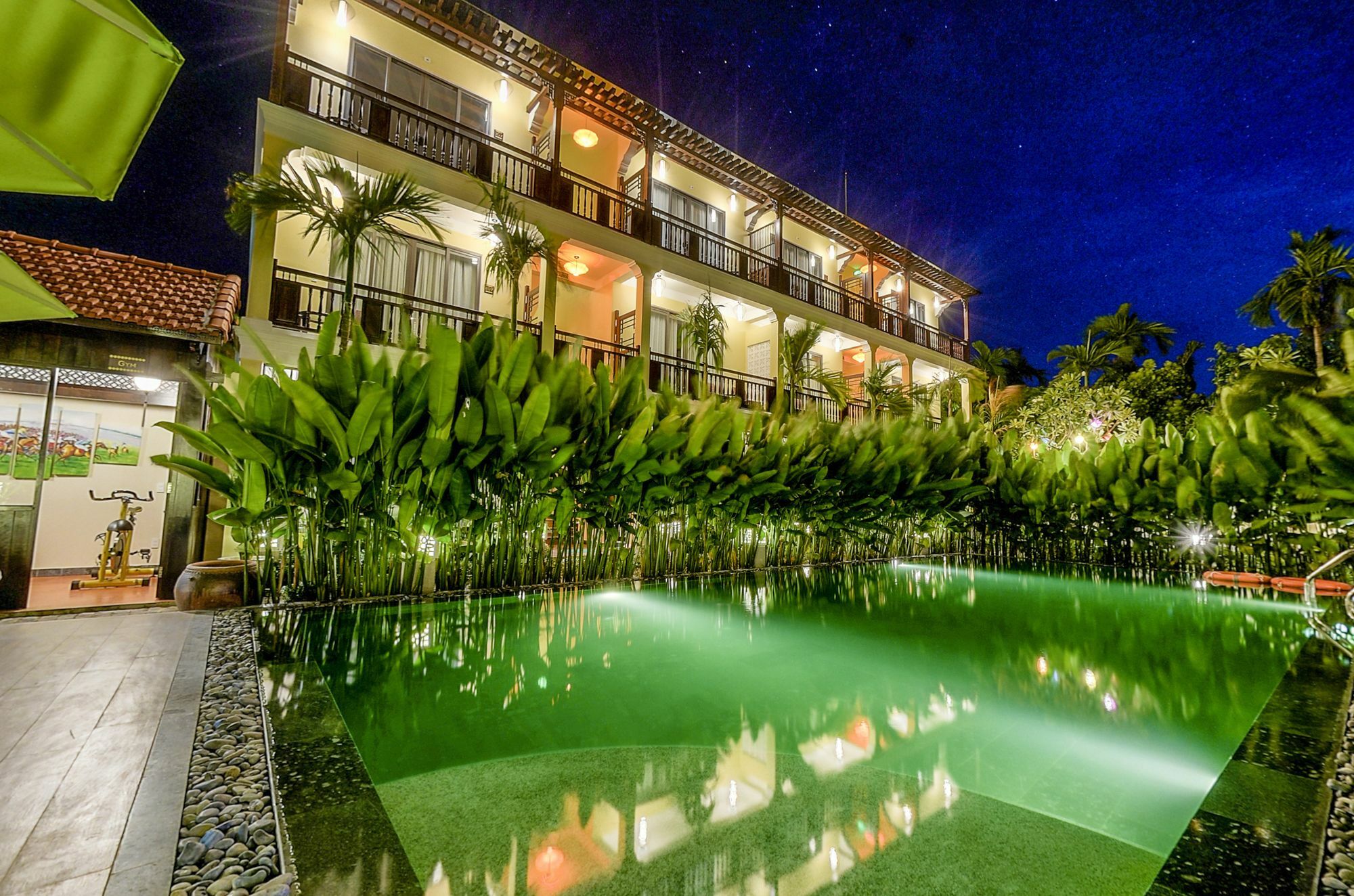 Field Boutique & 4*