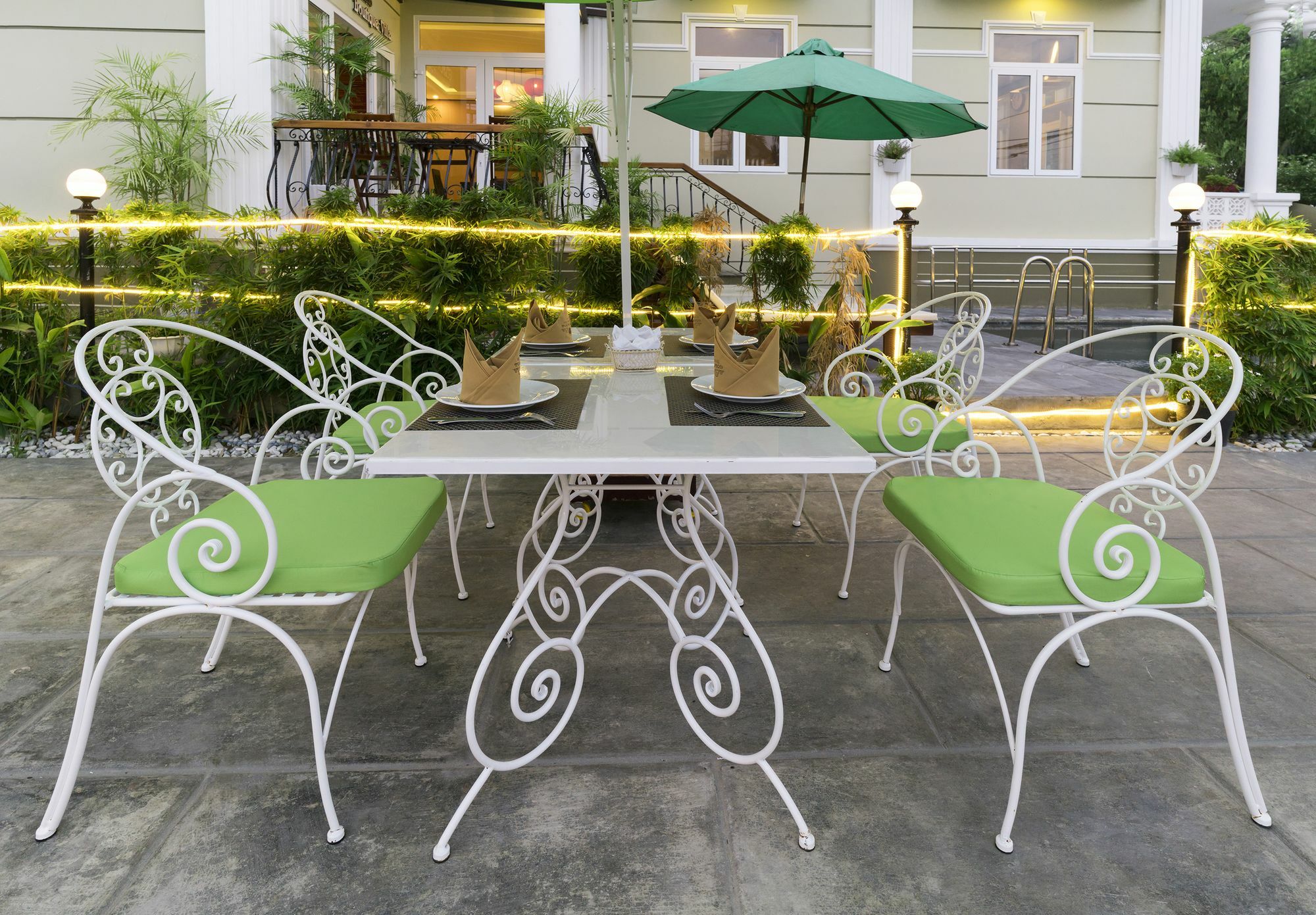 Villa Golden Bell Backpacker Hotel&pool Bar