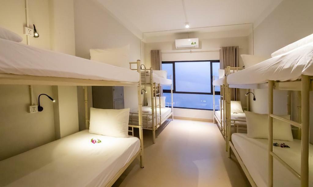 Bed Station & Pool Bar 