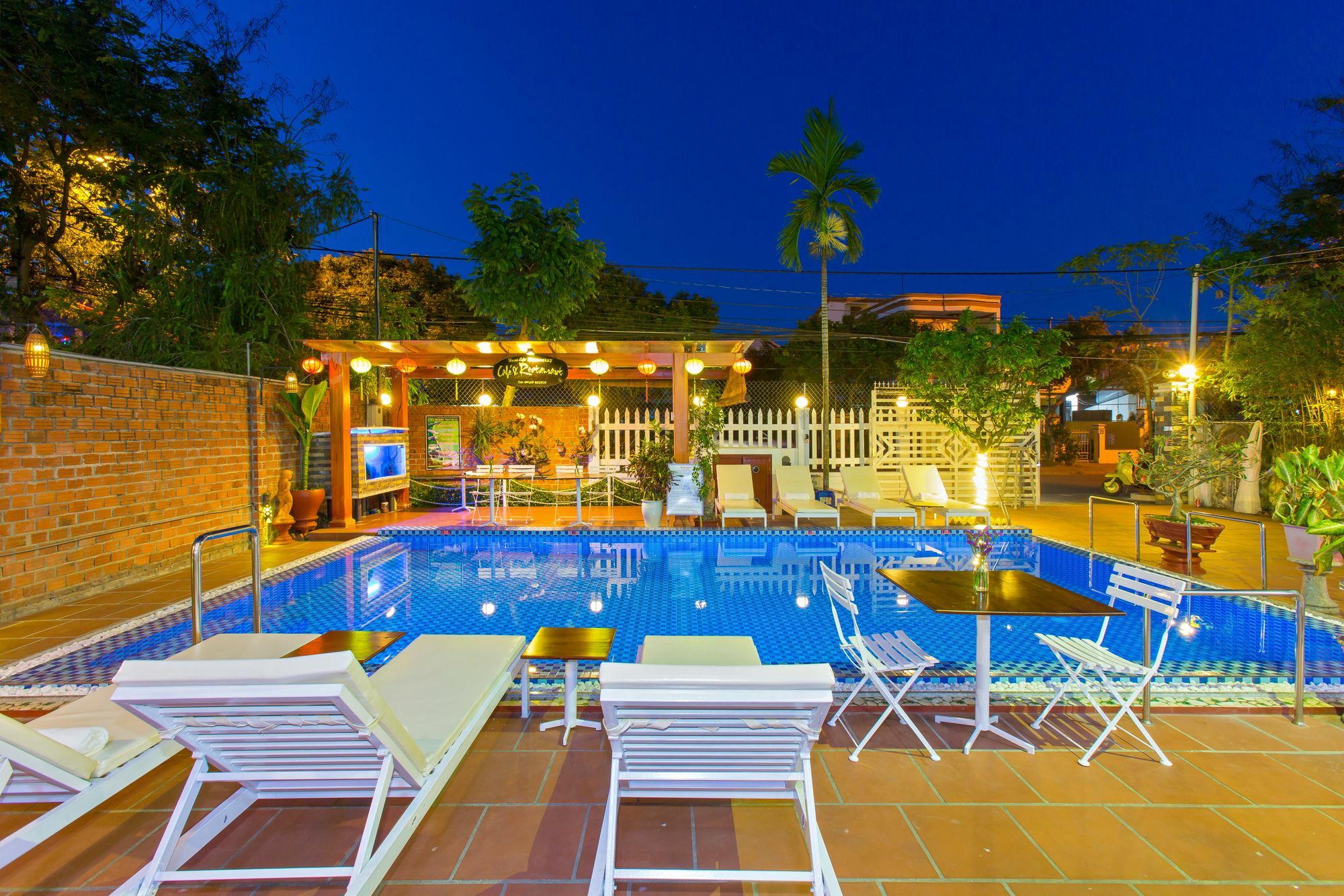 Life Hotel