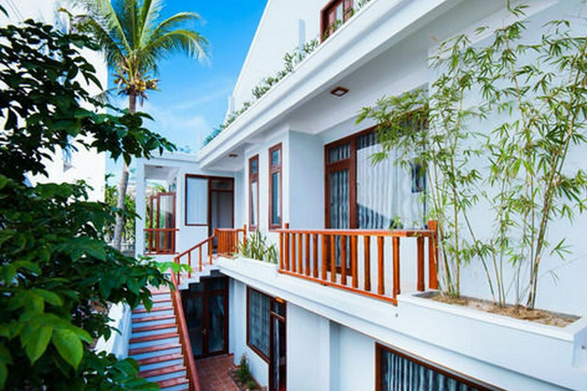 Homestay Riverside Plum Garden *