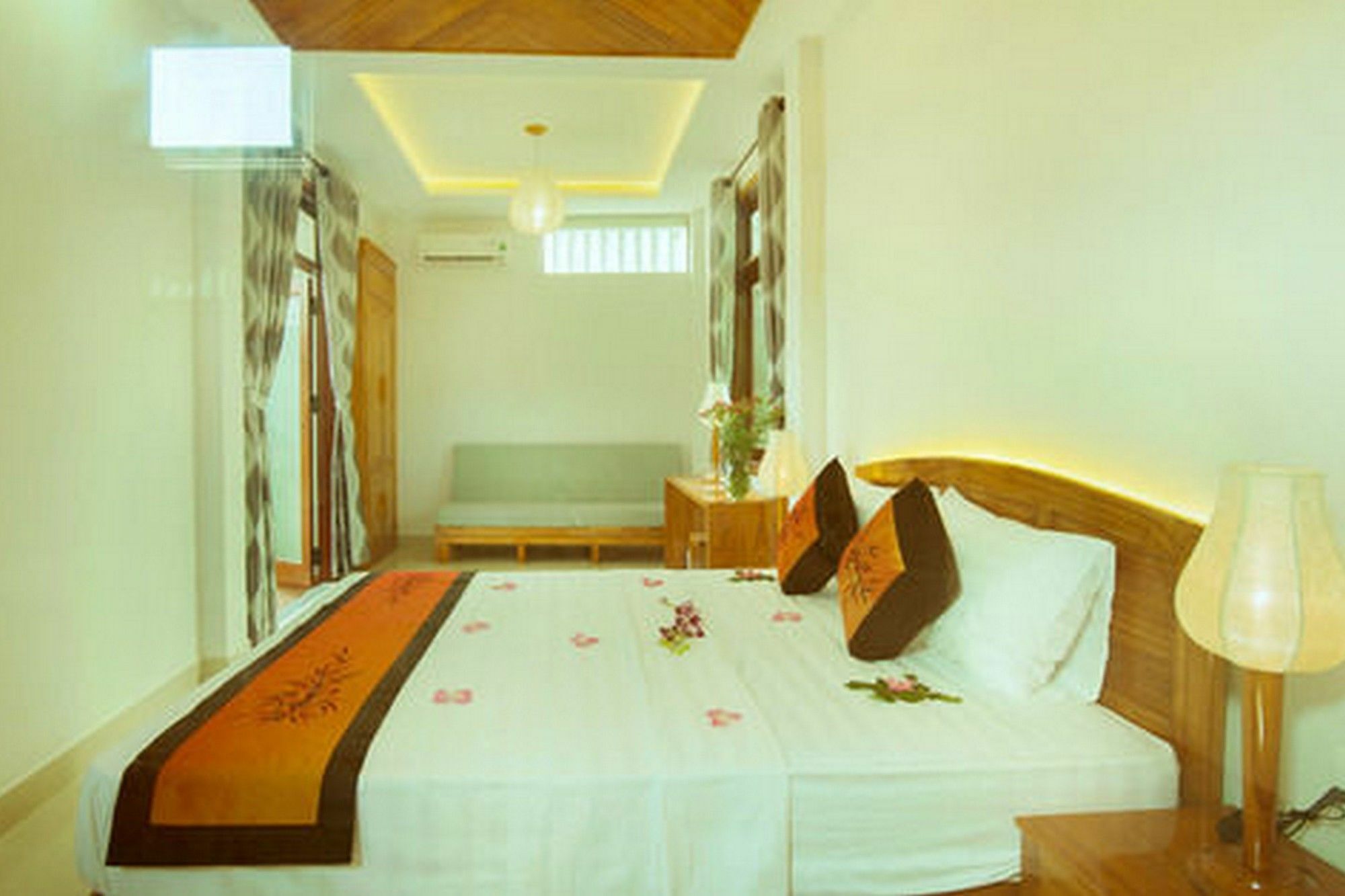 Homestay Riverside Plum Garden