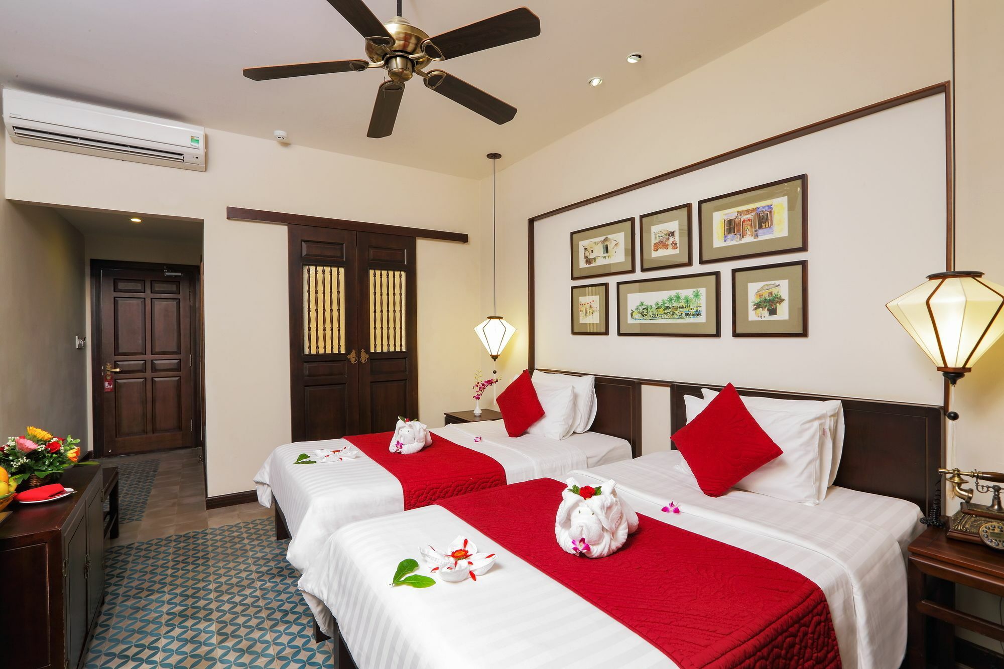 Hotel Little . A Boutique & 4*