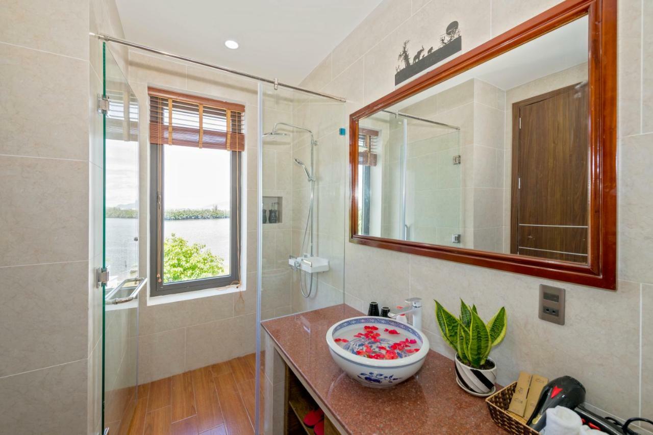 Phuc Hung Riverside Vila *
