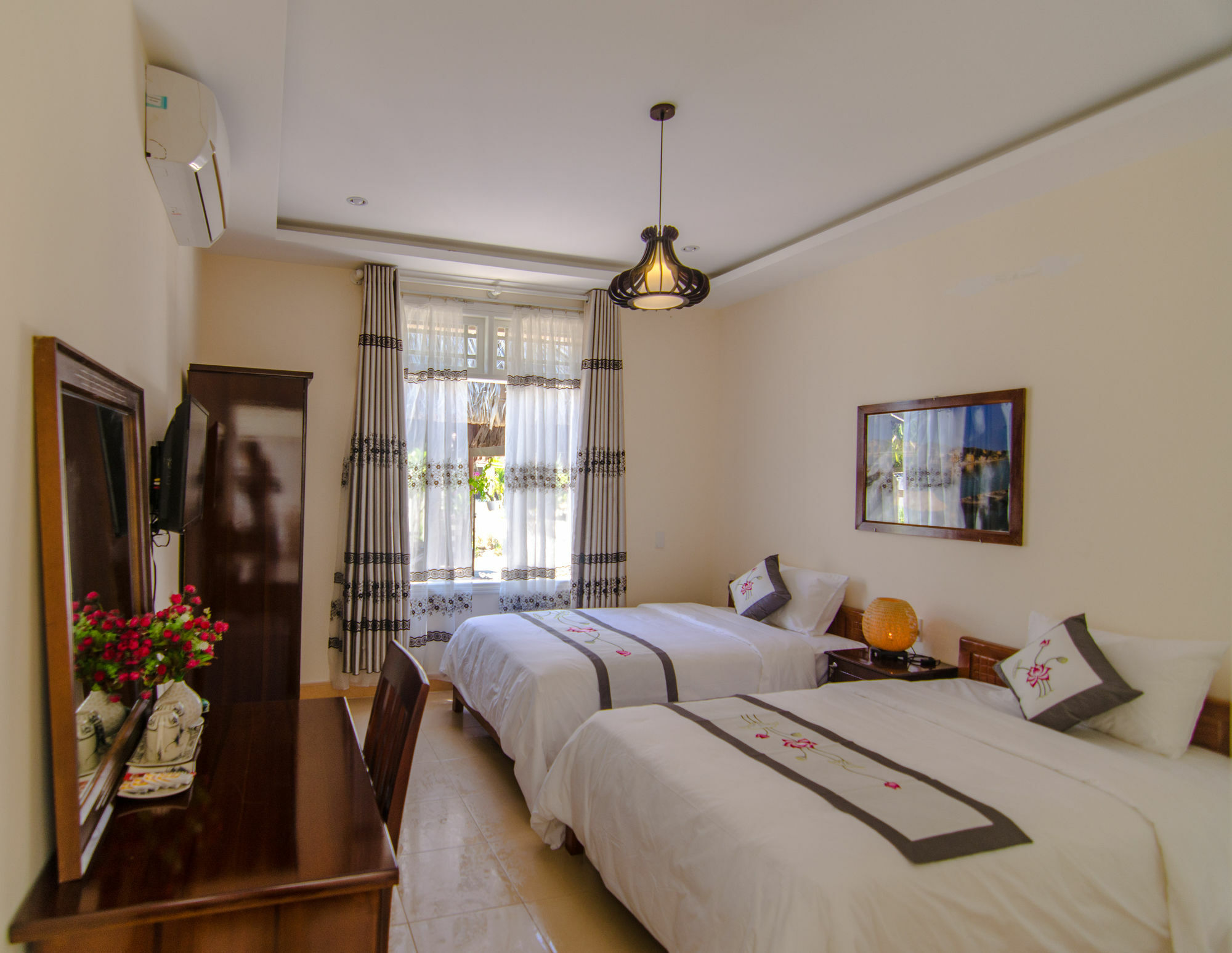 The Moon River & Homestay