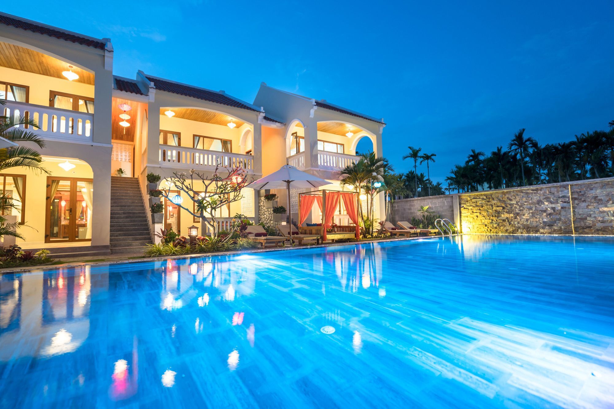 Village Hotel 4*