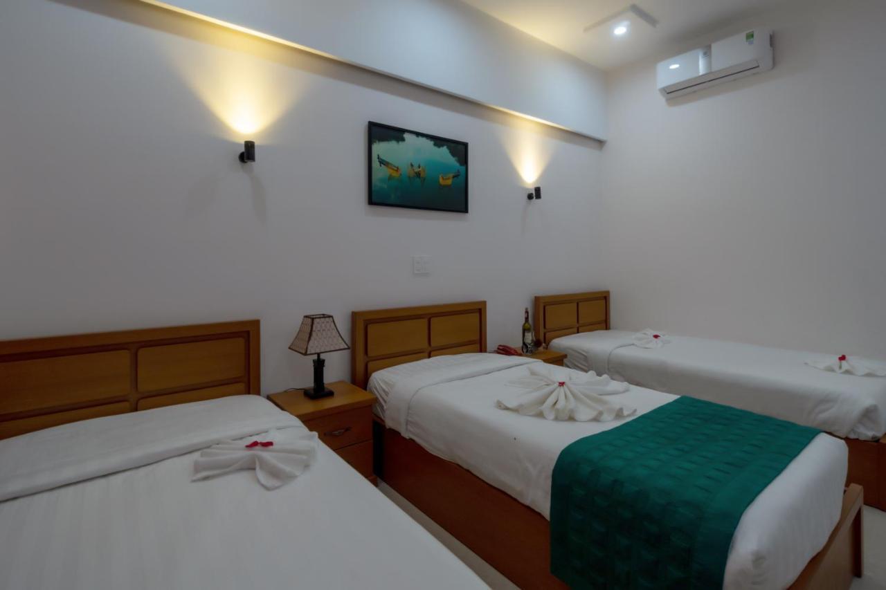 Hostel Ideal And *