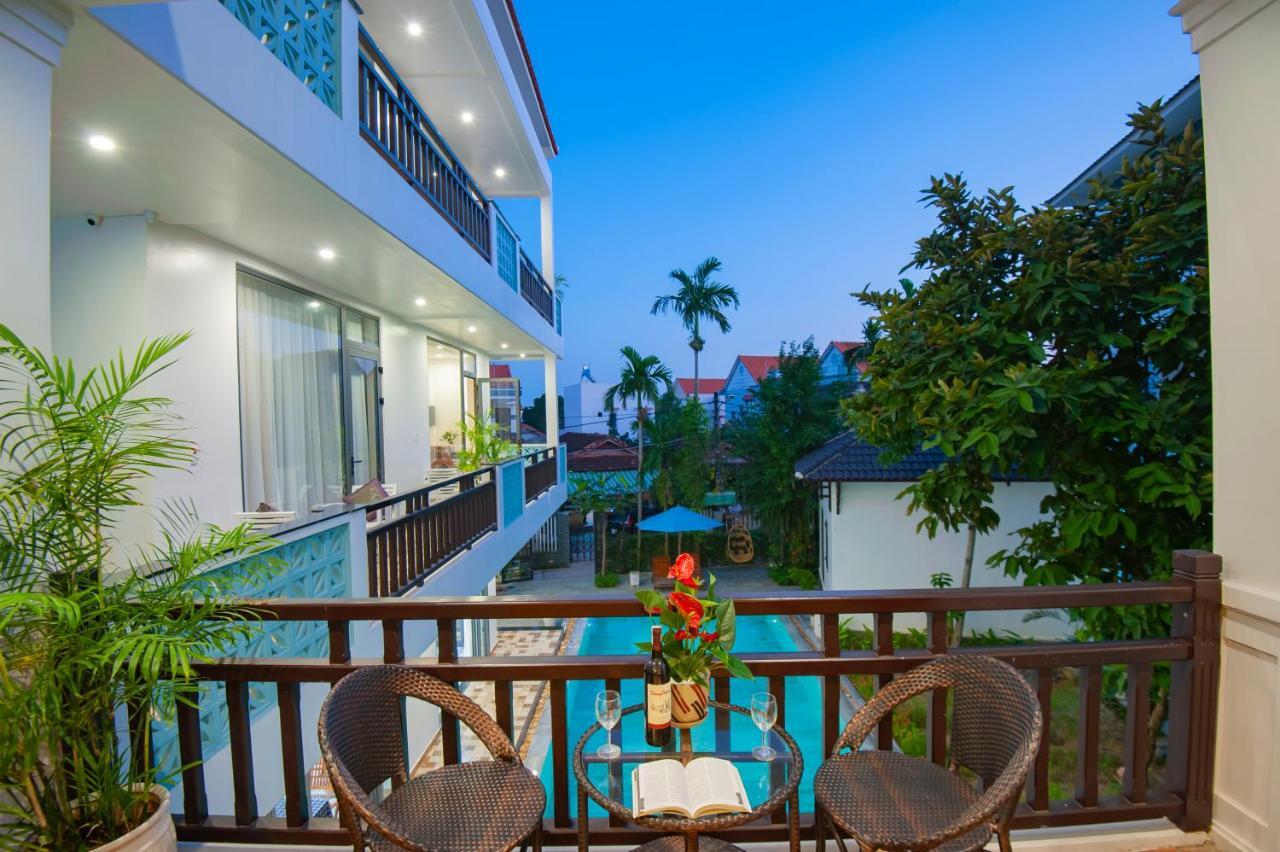 Tropical Garden & Pool