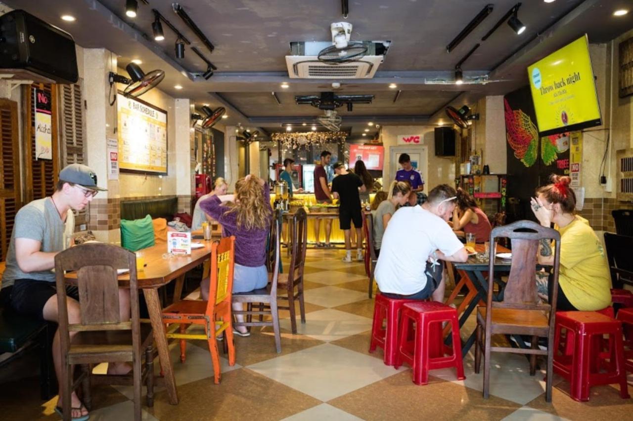 Tribee Kinh & Bar Hostel *