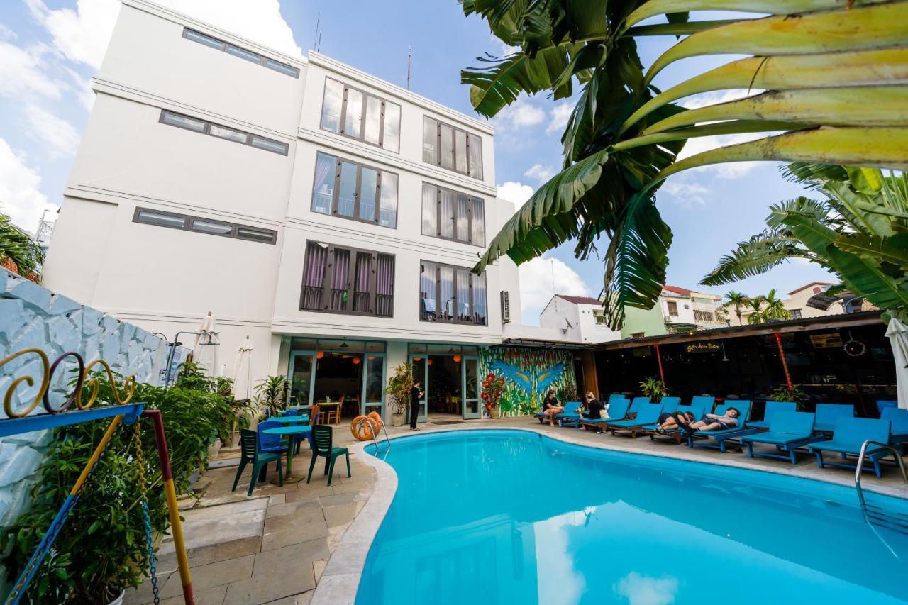 Albergue Bed Station & Pool Bar 