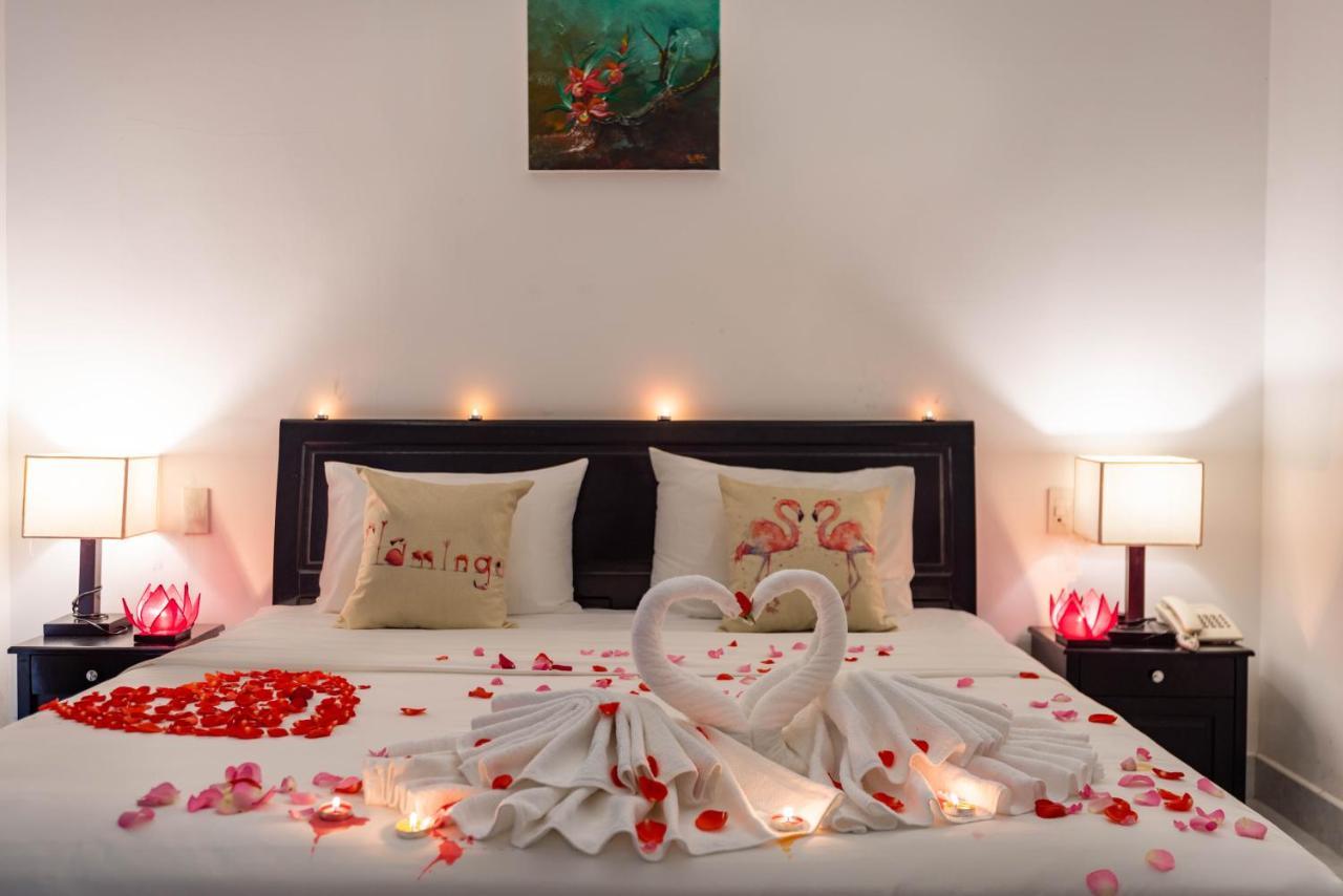Villa Flamingo - Big With Balcony - Close To Old Town 200m & Temple Bridge - Large Outside Pool For Sun Bathing Hoi An
