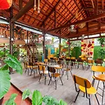 Alley Garden Homestay Hoi An