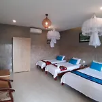 An Bang Beach Town Homestay