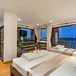 B\'Lan Riverside Villa