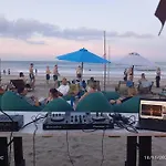 The Seaside Bungalow Hostel And Bar