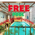 Backhome Hostel & Bar