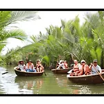 Center Homestay