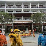 Vinh Hung Old Town Hotel