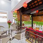 Bougain Villeas Homestay