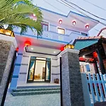 Bougain Villeas Homestay