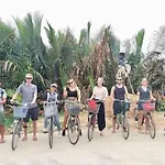 Hoa Binh Hostel