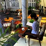 Friendlee House