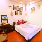 Nhi Nhi Hotel