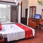 Nhi Nhi Hotel