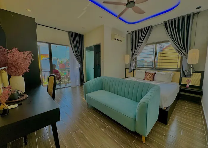 PHỐ CHỢ ĐÊM Villa