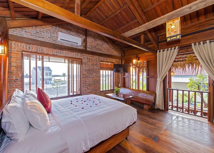 Wooden Lodge Homestay Hoian