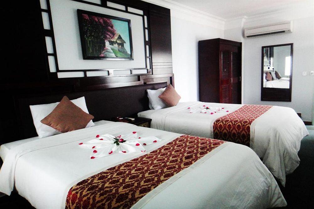 Hotel Sea And 3*