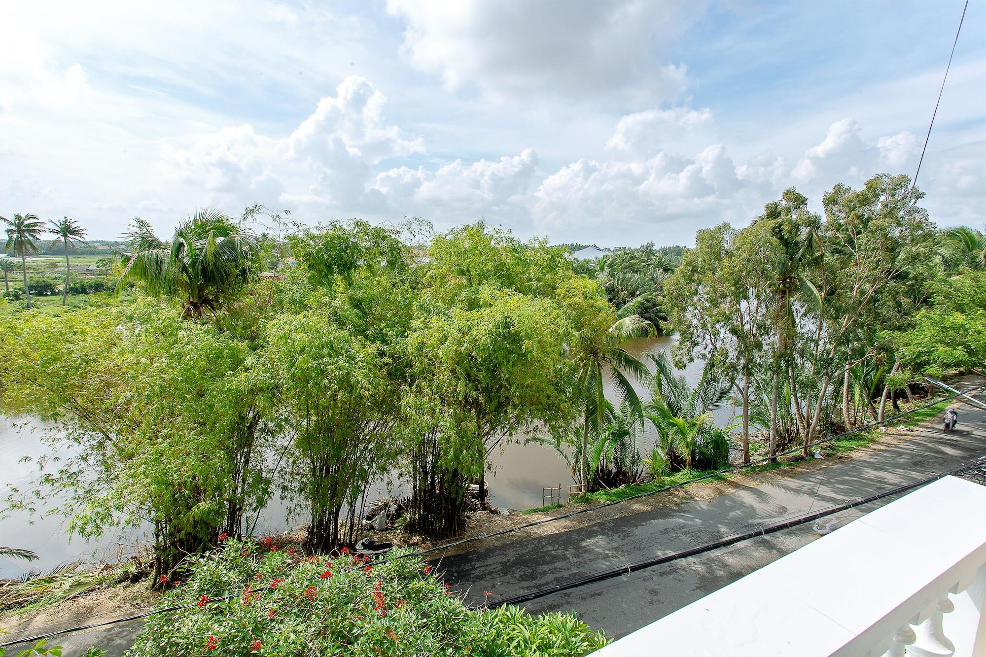 Hotel Aurora Riverside And Hoi An