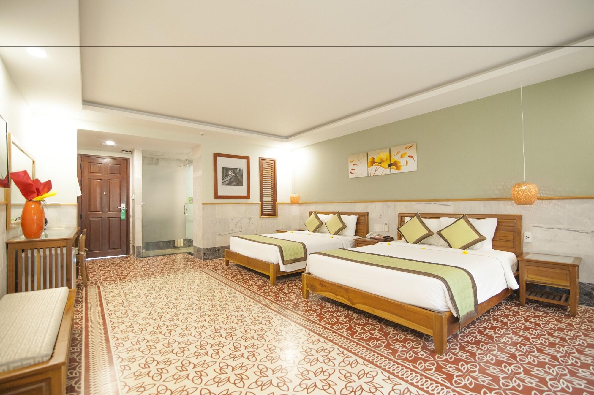 Heaven And Hotel 4*